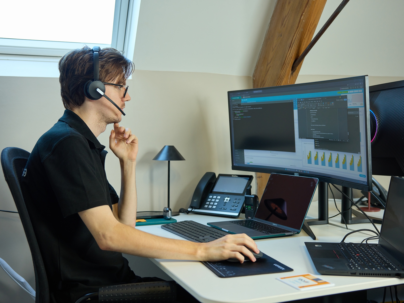 Cyber monitoring on screen