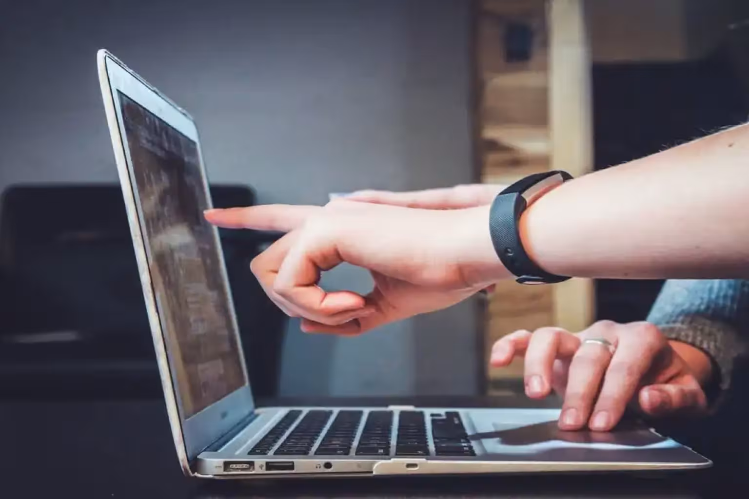 5 Things You Should Never Do on a Work Computer