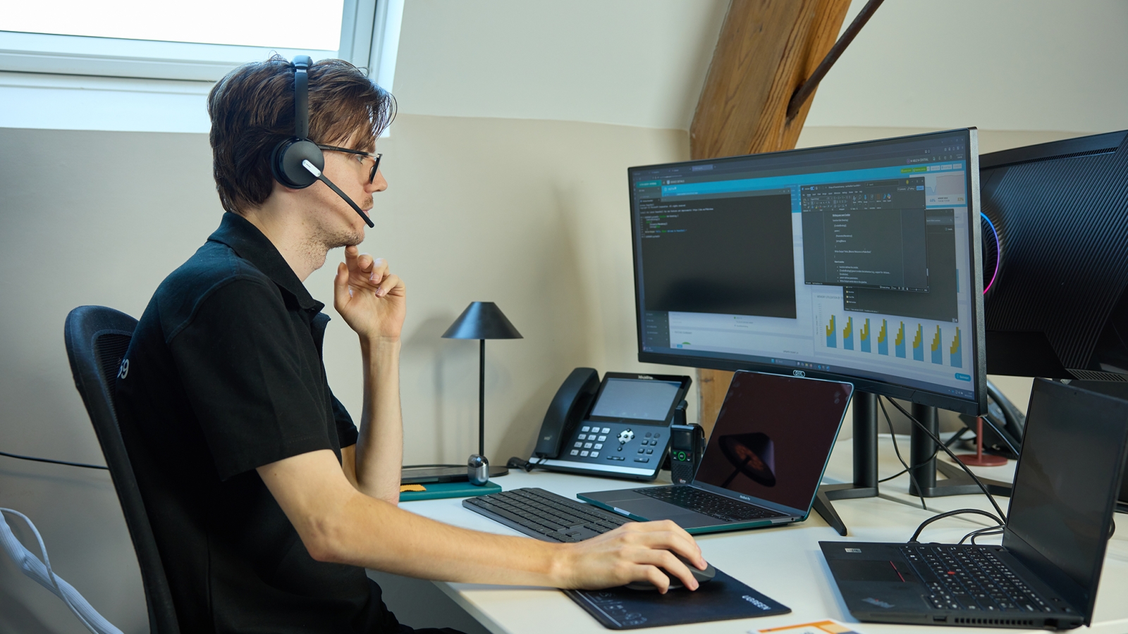 Cyber monitoring on screen